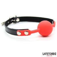 LateToBed Ball Gag in silicone con lucchetto (Rosso), immagine 2